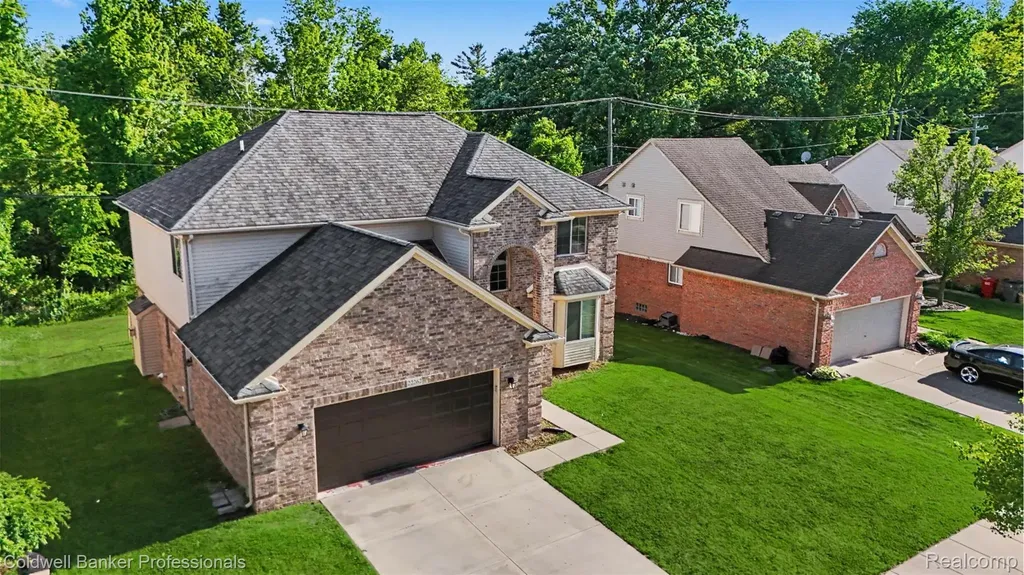 22262 Brywood Court Clinton Charter Township MI 48036