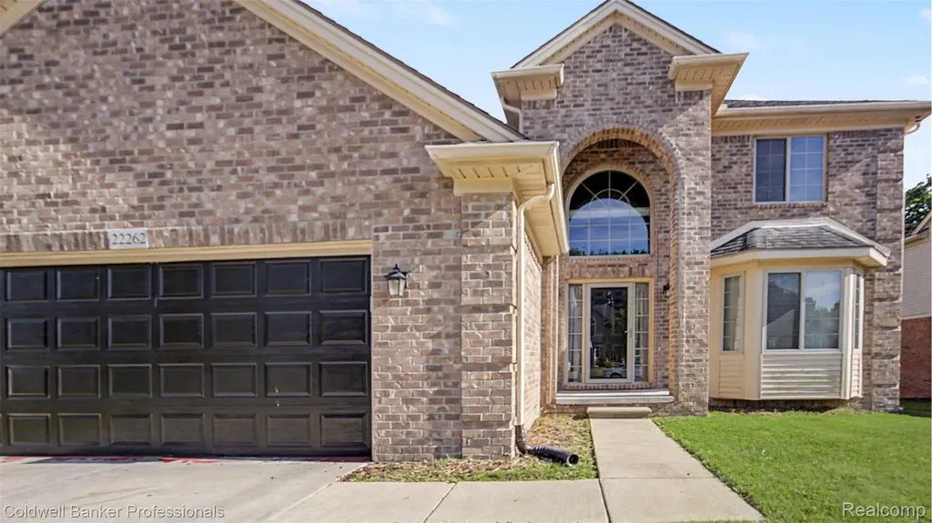 22262 Brywood Court Clinton Charter Township MI 48036