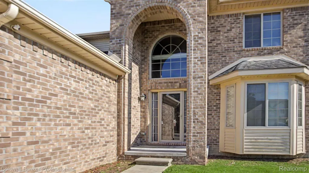 22262 Brywood Court Clinton Charter Township MI 48036