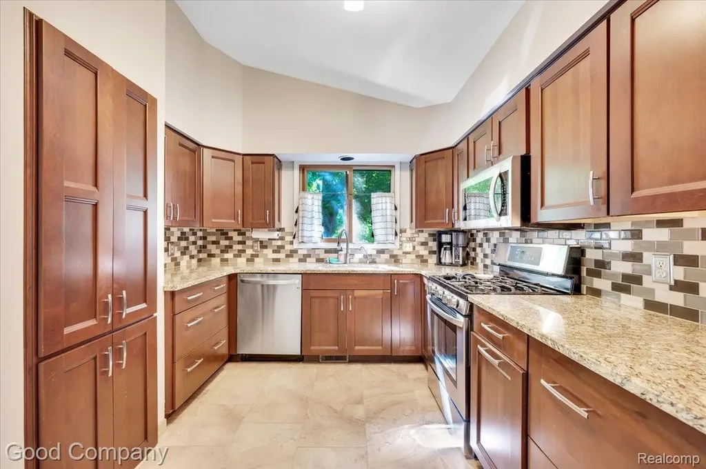 5504 Starwood Drive Commerce Charter Township MI 48382
