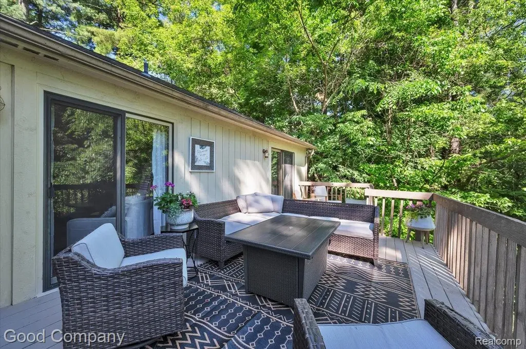 5504 Starwood Drive Commerce Charter Township MI 48382