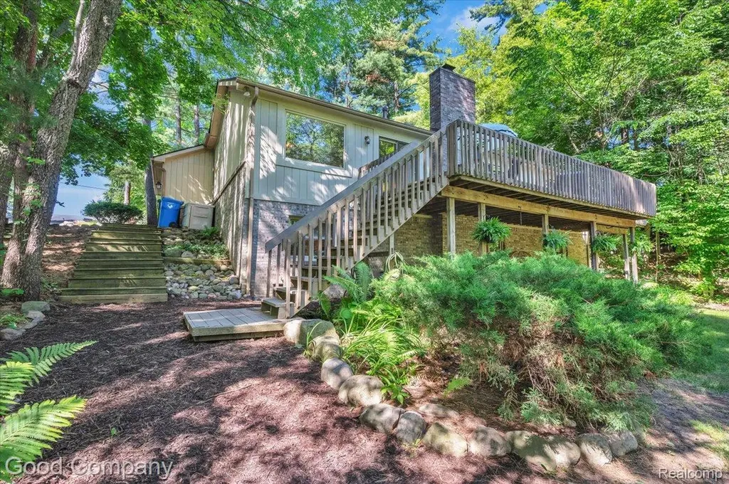 5504 Starwood Drive Commerce Charter Township MI 48382