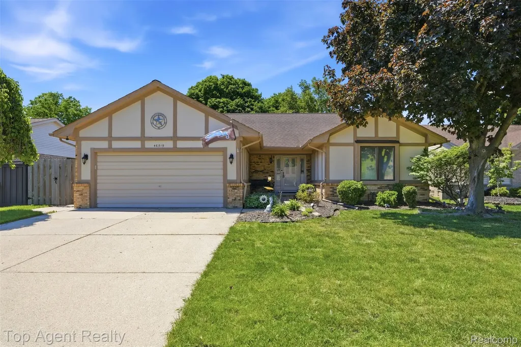 46519 Donahue Avenue Macomb Township MI 48044