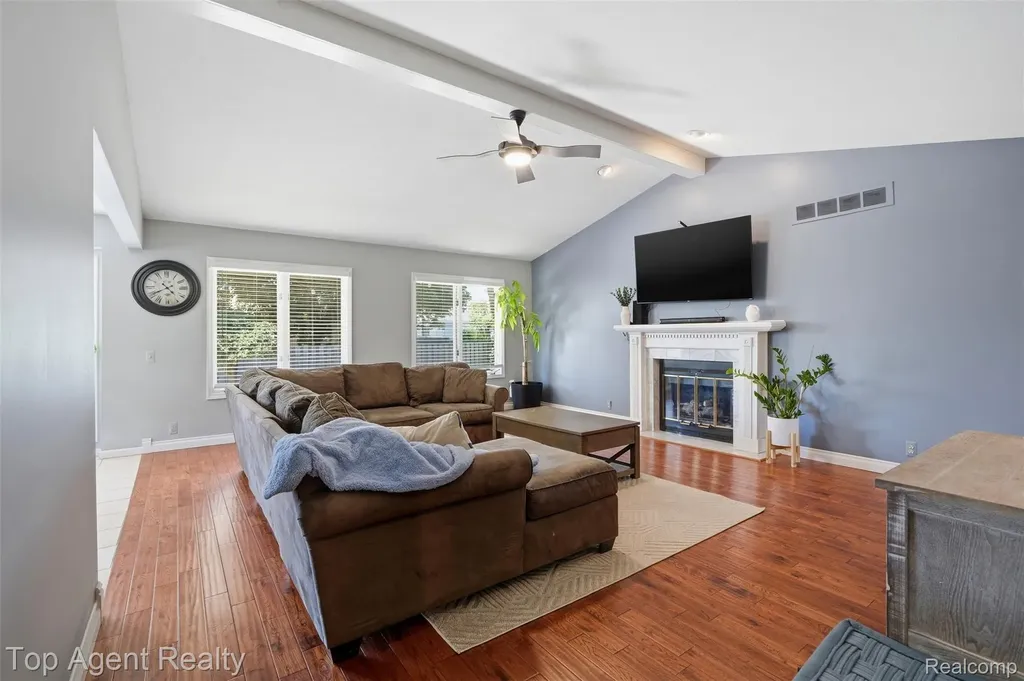 46519 Donahue Avenue Macomb Township MI 48044