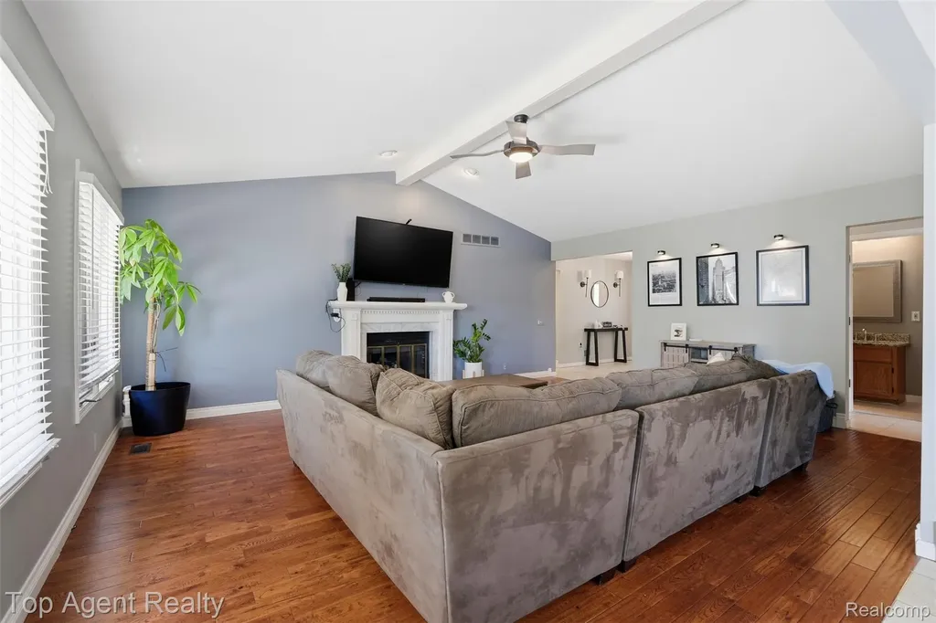 46519 Donahue Avenue Macomb Township MI 48044