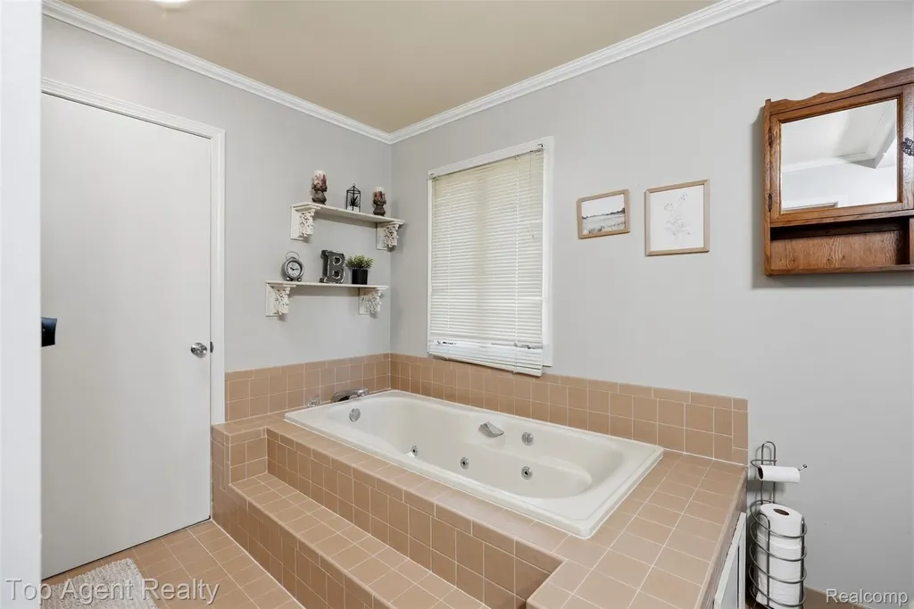 46519 Donahue Avenue Macomb Township MI 48044