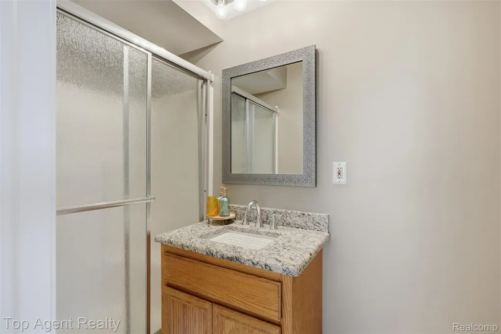 46519 Donahue Avenue Macomb Township MI 48044