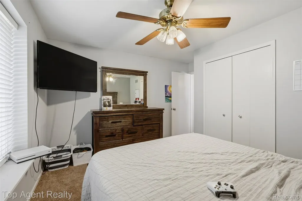 46519 Donahue Avenue Macomb Township MI 48044