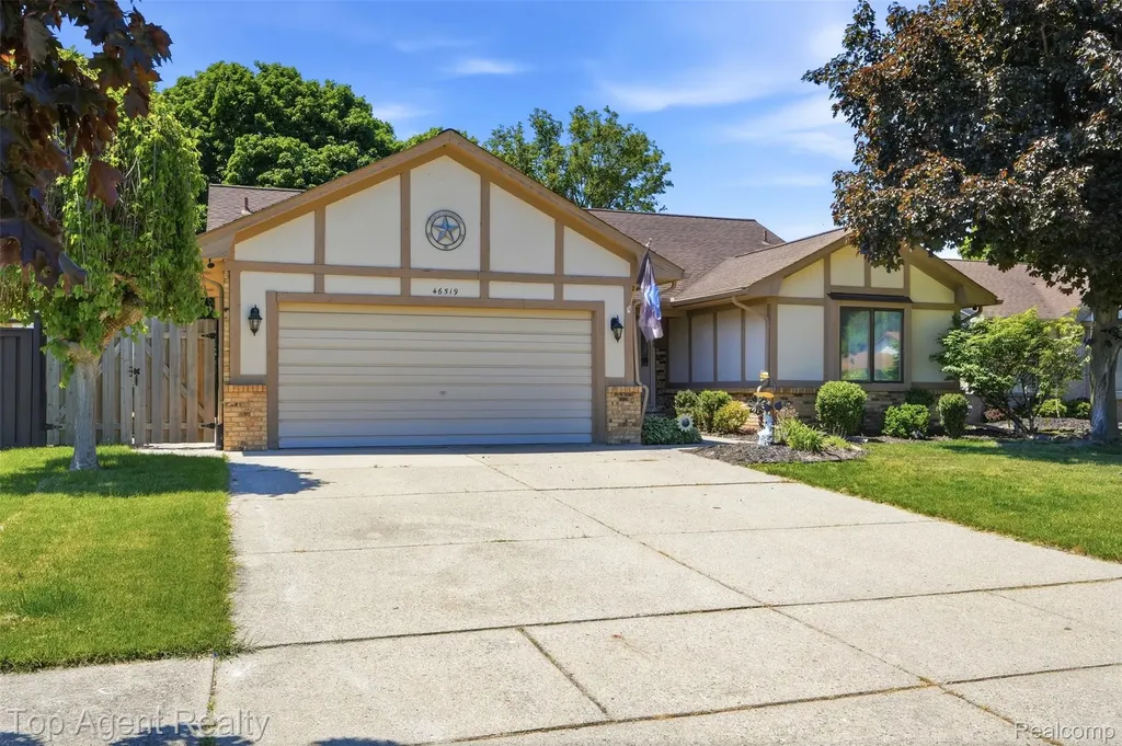 46519 Donahue Avenue Macomb Township MI 48044