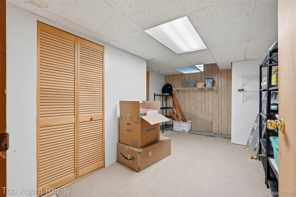 46519 Donahue Avenue Macomb Township MI 48044