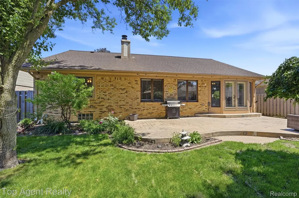 46519 Donahue Avenue Macomb Township MI 48044
