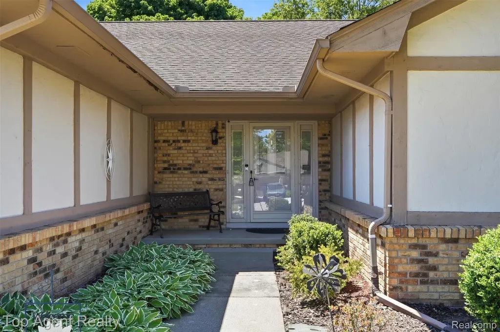 46519 Donahue Avenue Macomb Township MI 48044