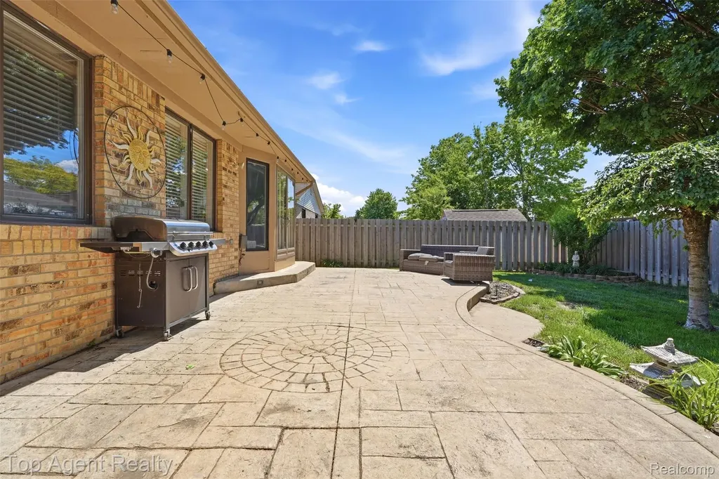 46519 Donahue Avenue Macomb Township MI 48044