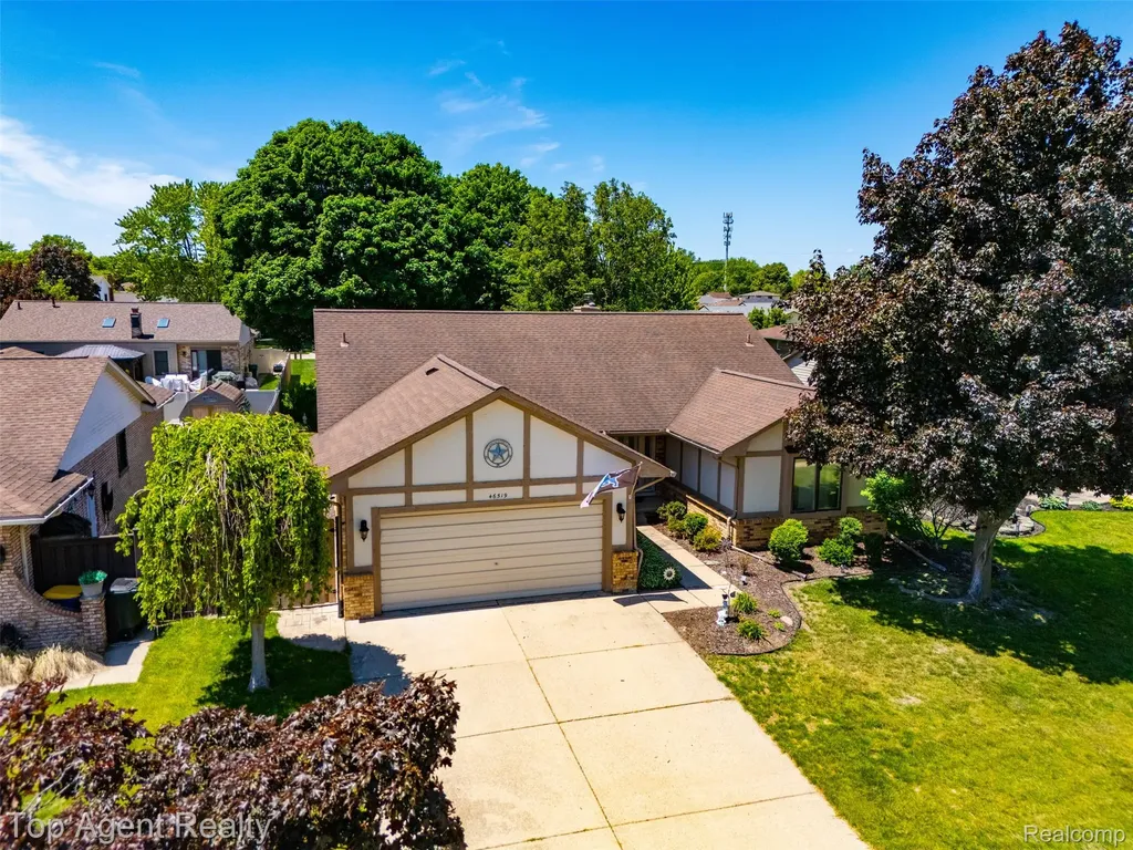 46519 Donahue Avenue Macomb Township MI 48044