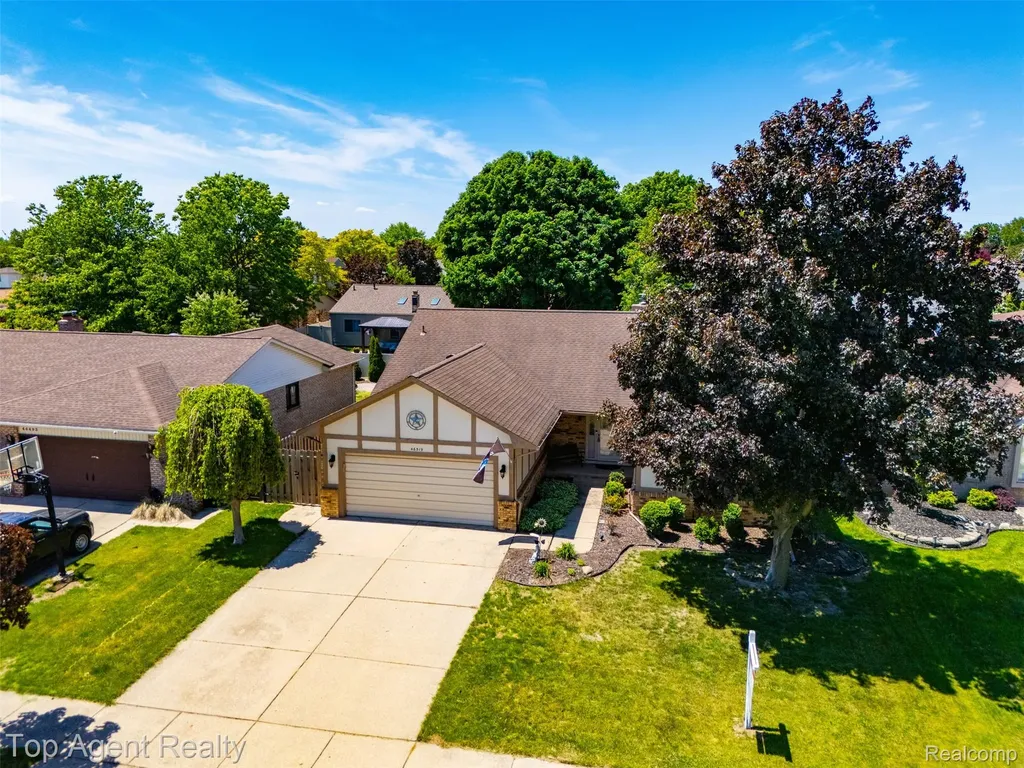 46519 Donahue Avenue Macomb Township MI 48044