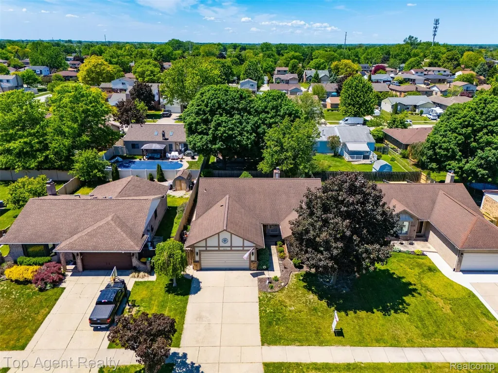 46519 Donahue Avenue Macomb Township MI 48044