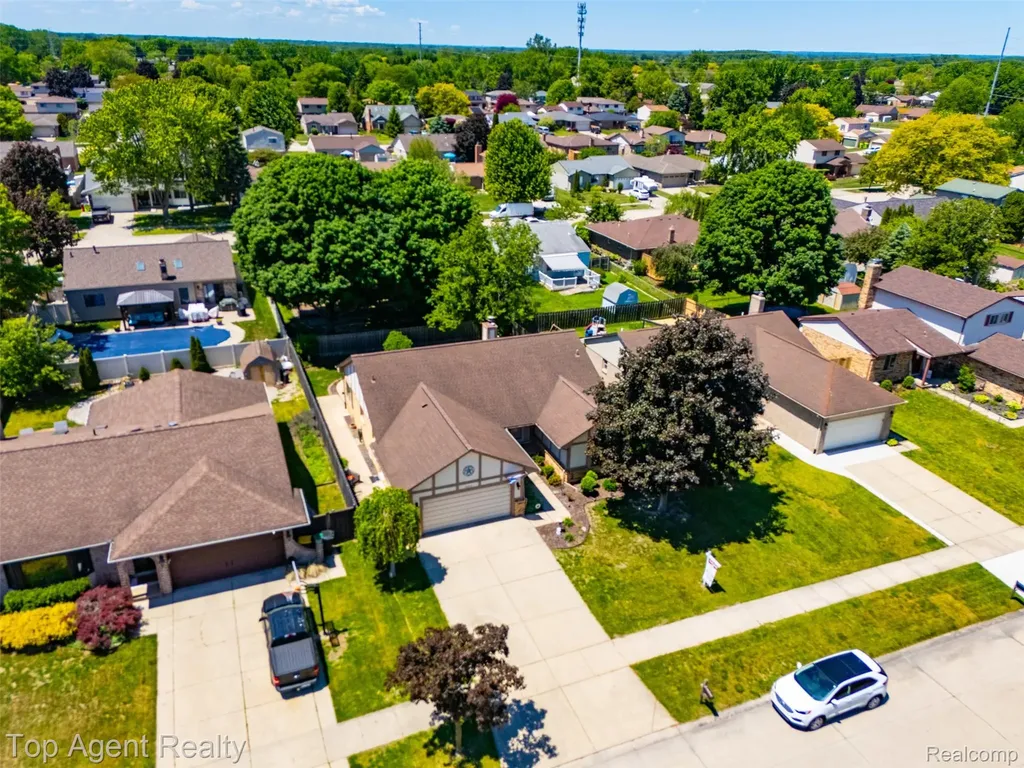 46519 Donahue Avenue Macomb Township MI 48044