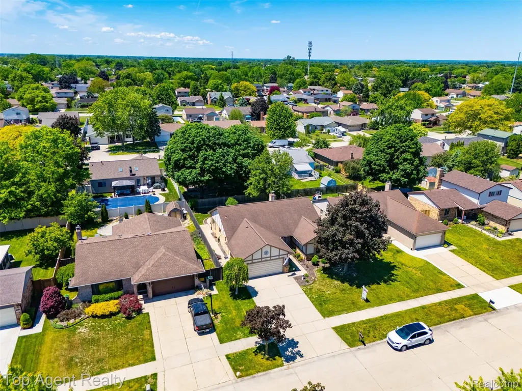 46519 Donahue Avenue Macomb Township MI 48044