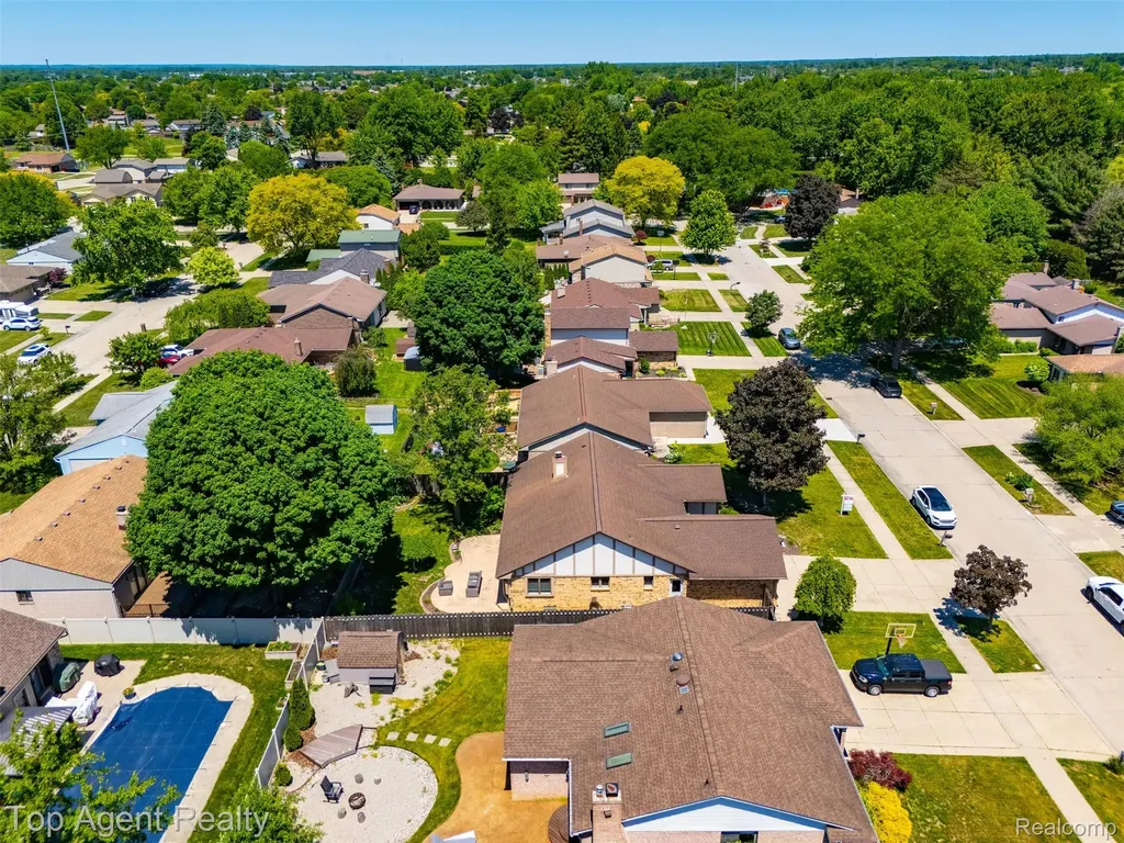 46519 Donahue Avenue Macomb Township MI 48044