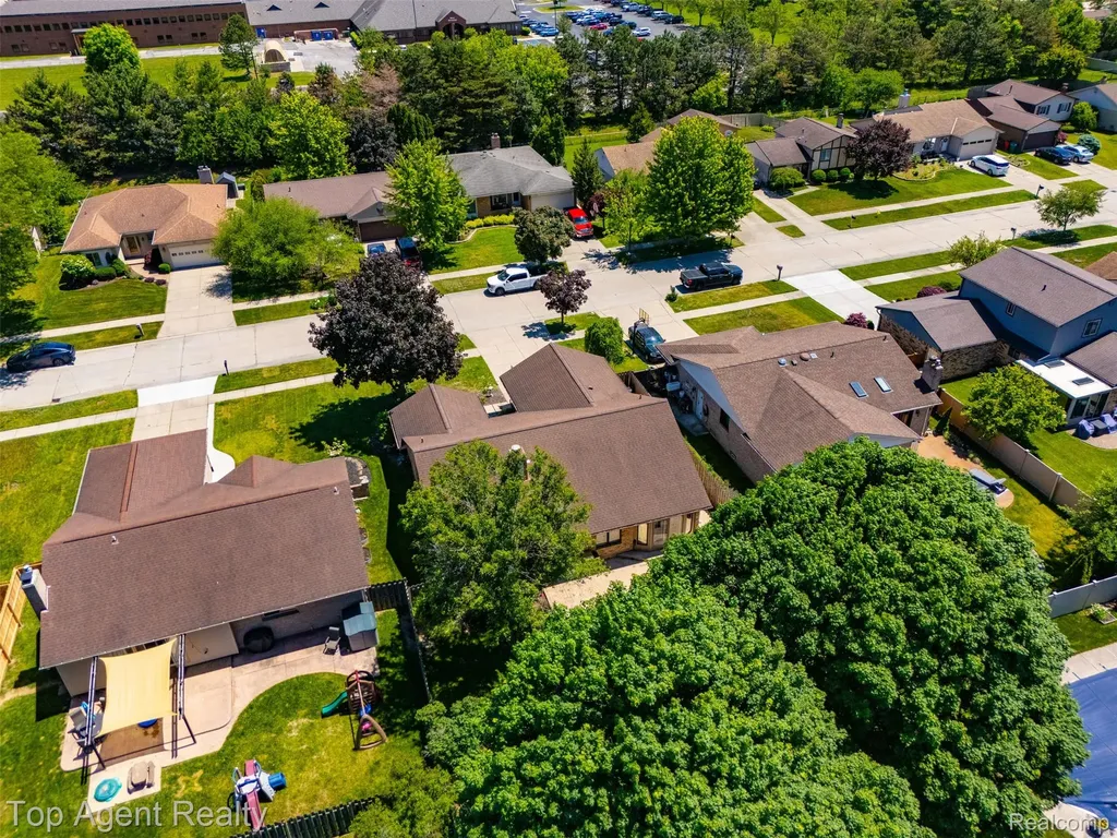 46519 Donahue Avenue Macomb Township MI 48044