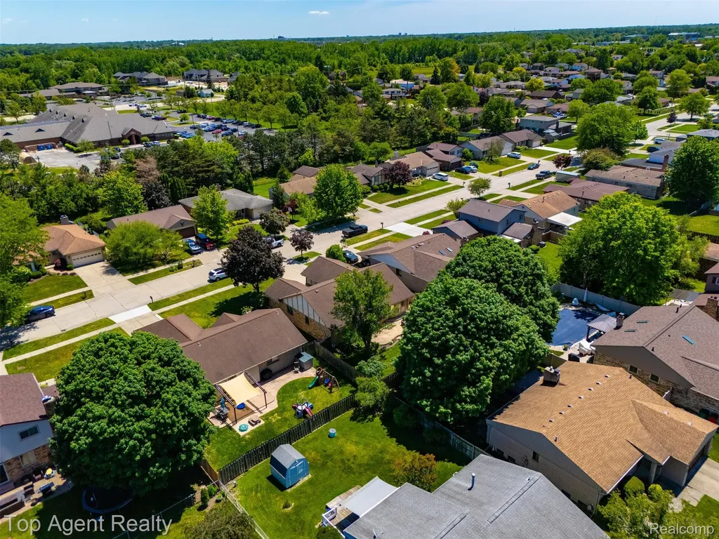 46519 Donahue Avenue Macomb Township MI 48044