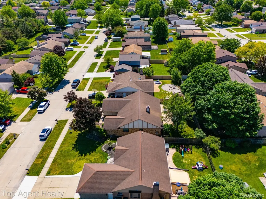 46519 Donahue Avenue Macomb Township MI 48044