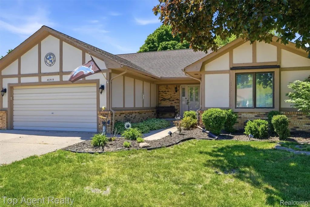 46519 Donahue Avenue Macomb Township MI 48044