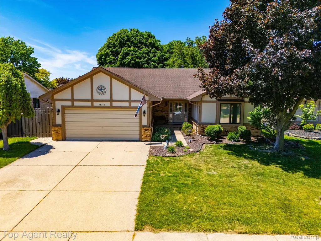 46519 Donahue Avenue Macomb Township MI 48044