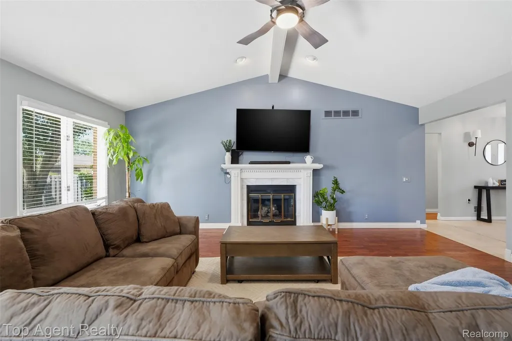 46519 Donahue Avenue Macomb Township MI 48044