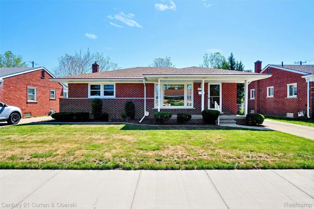 8224 N Evangeline Street Dearborn Heights City MI 48127