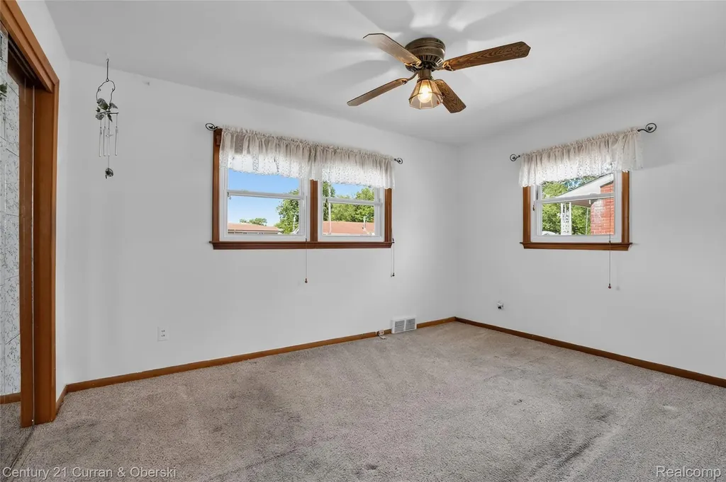 8224 N Evangeline Street Dearborn Heights City MI 48127