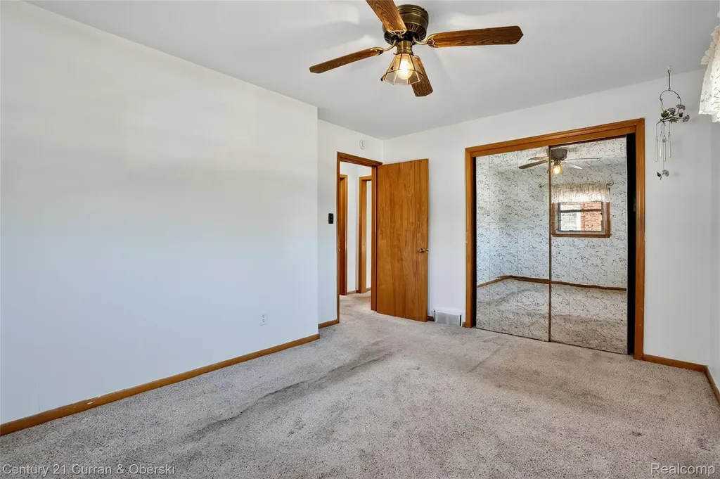 8224 N Evangeline Street Dearborn Heights City MI 48127