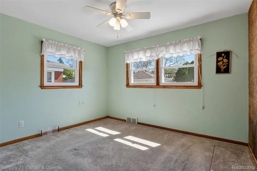 8224 N Evangeline Street Dearborn Heights City MI 48127