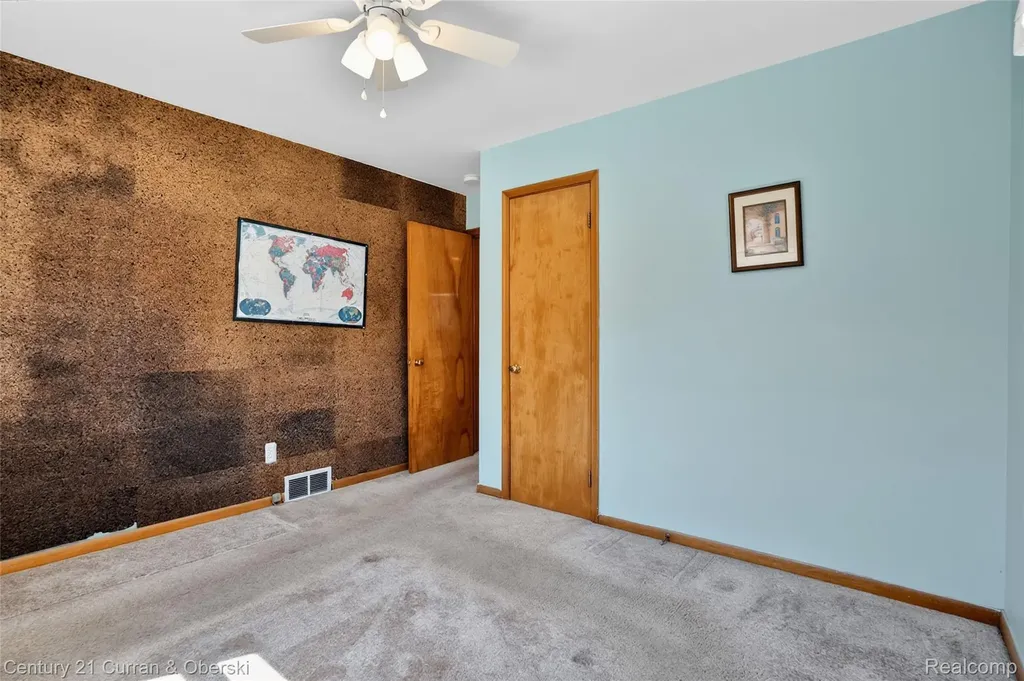 8224 N Evangeline Street Dearborn Heights City MI 48127