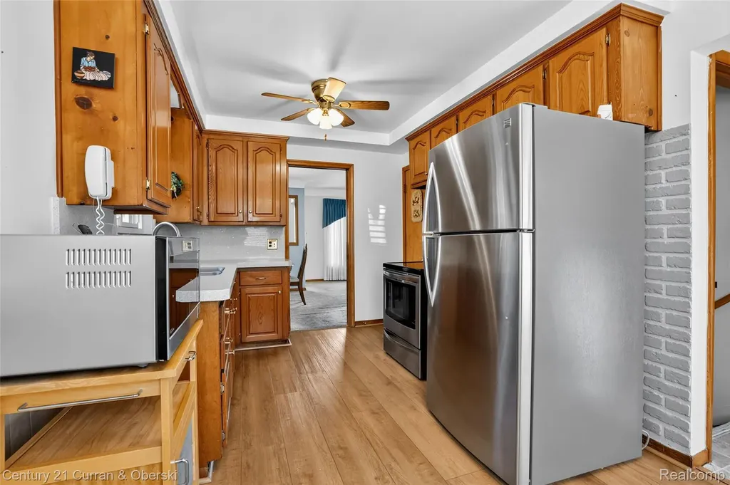 8224 N Evangeline Street Dearborn Heights City MI 48127