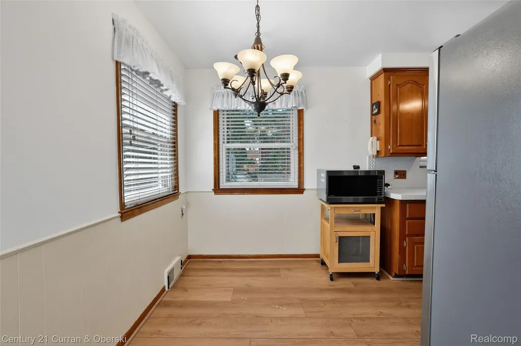8224 N Evangeline Street Dearborn Heights City MI 48127