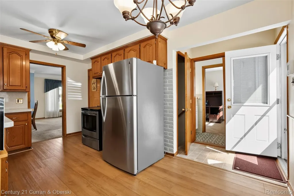 8224 N Evangeline Street Dearborn Heights City MI 48127
