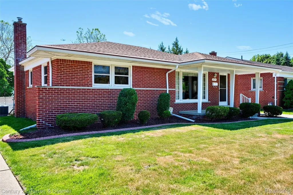 8224 N Evangeline Street Dearborn Heights City MI 48127