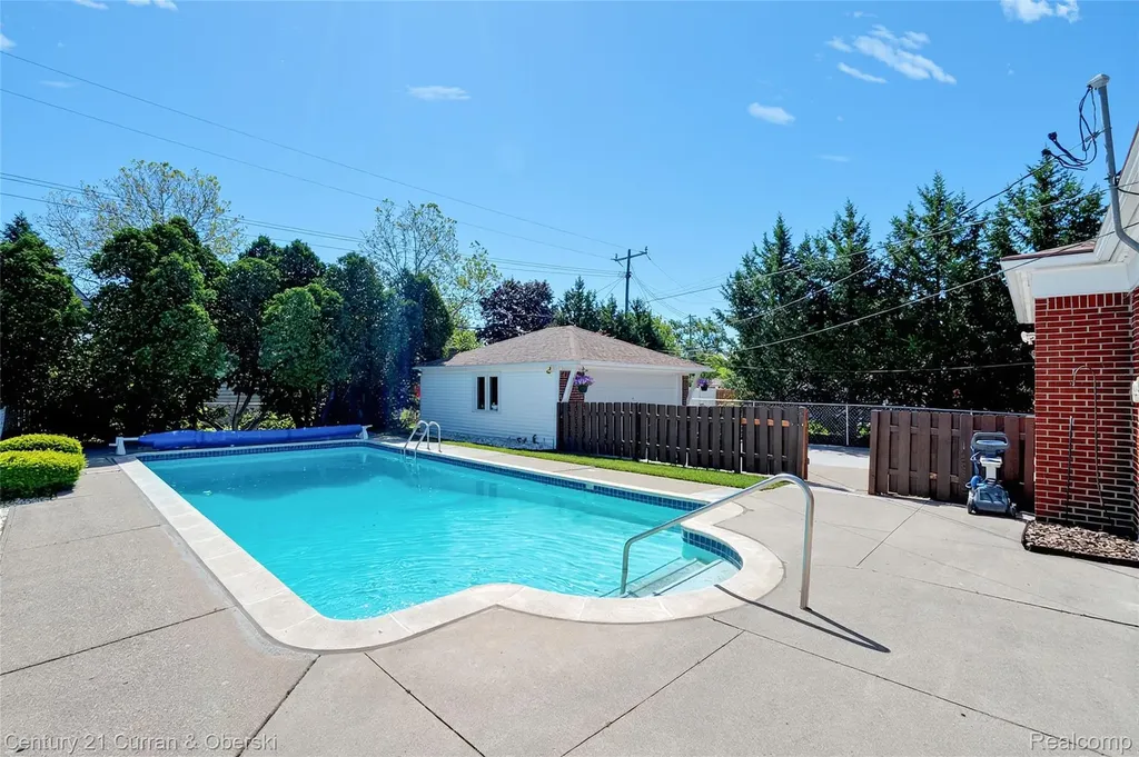 8224 N Evangeline Street Dearborn Heights City MI 48127