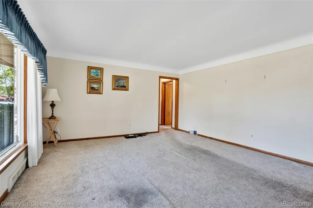 8224 N Evangeline Street Dearborn Heights City MI 48127