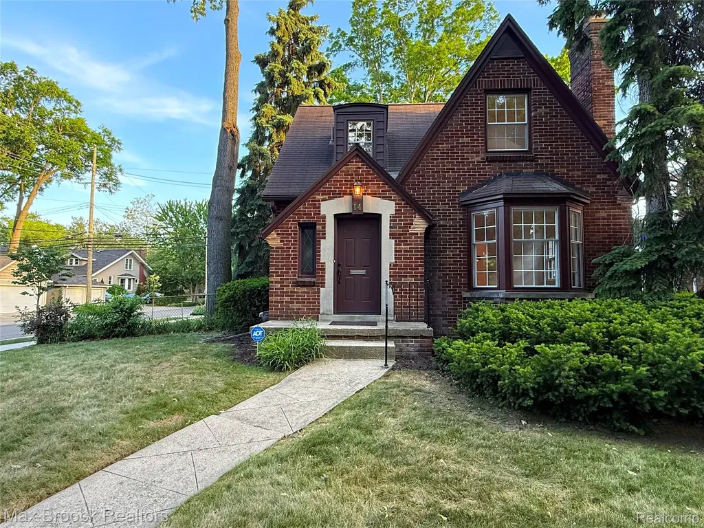 14 Fairwood Boulevard Pleasant Ridge City MI 48069