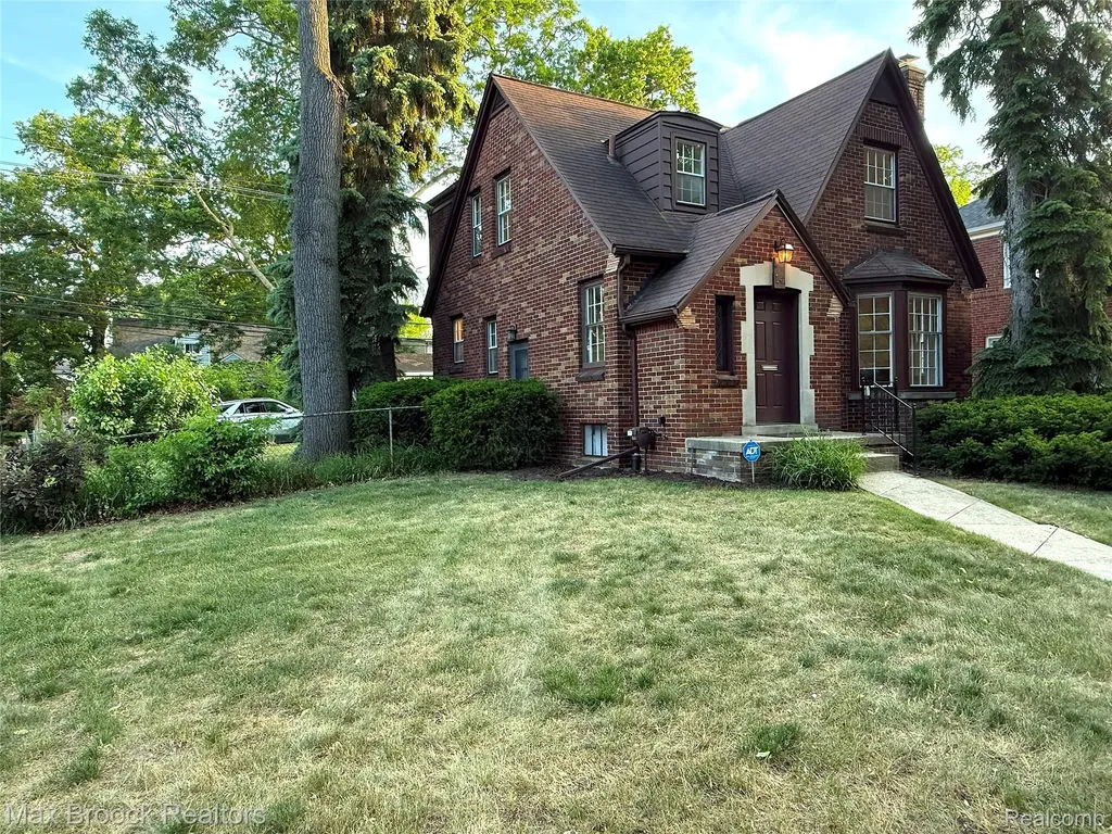14 Fairwood Boulevard Pleasant Ridge City MI 48069