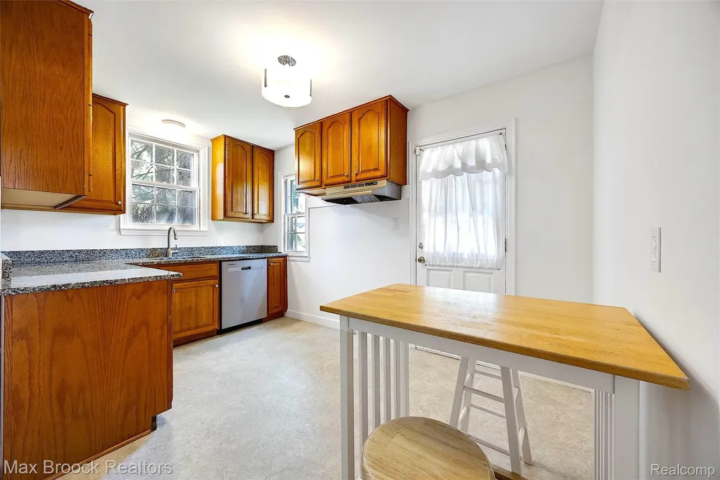 14 Fairwood Boulevard Pleasant Ridge City MI 48069