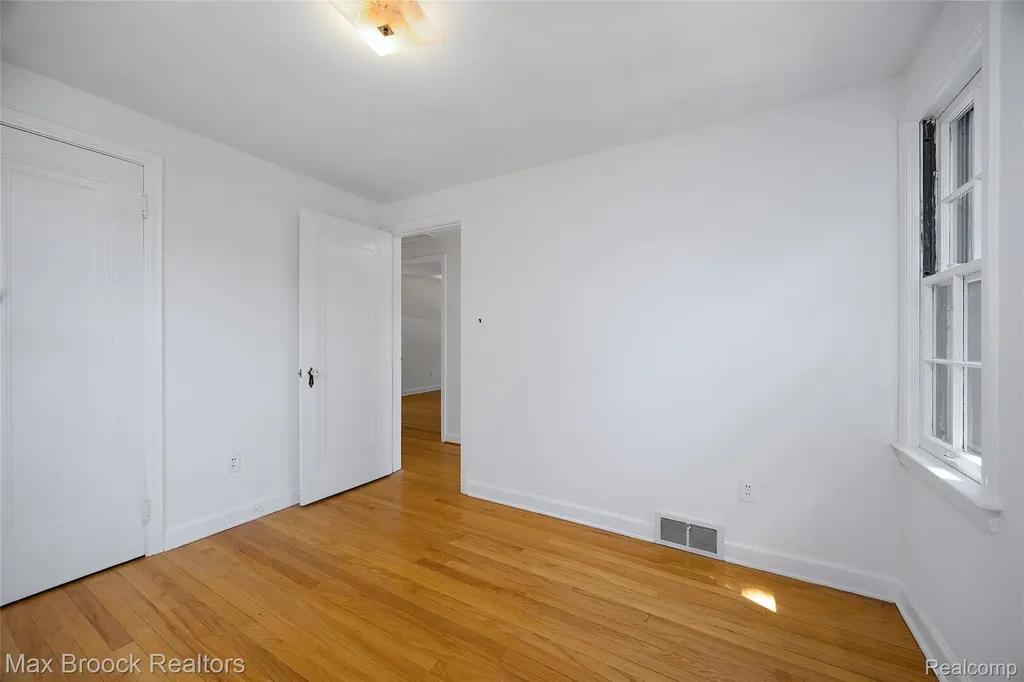 14 Fairwood Boulevard Pleasant Ridge City MI 48069