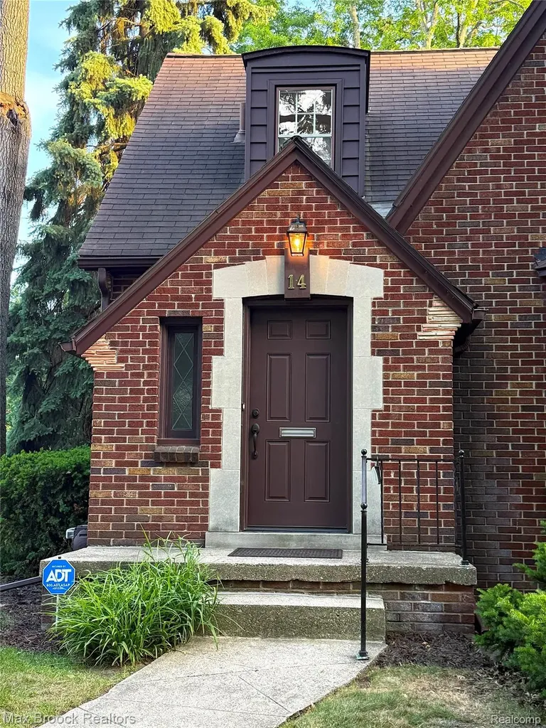 14 Fairwood Boulevard Pleasant Ridge City MI 48069