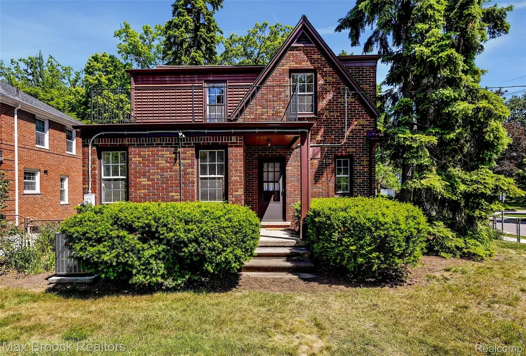 14 Fairwood Boulevard Pleasant Ridge City MI 48069