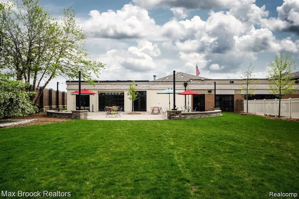 14 Fairwood Boulevard Pleasant Ridge City MI 48069