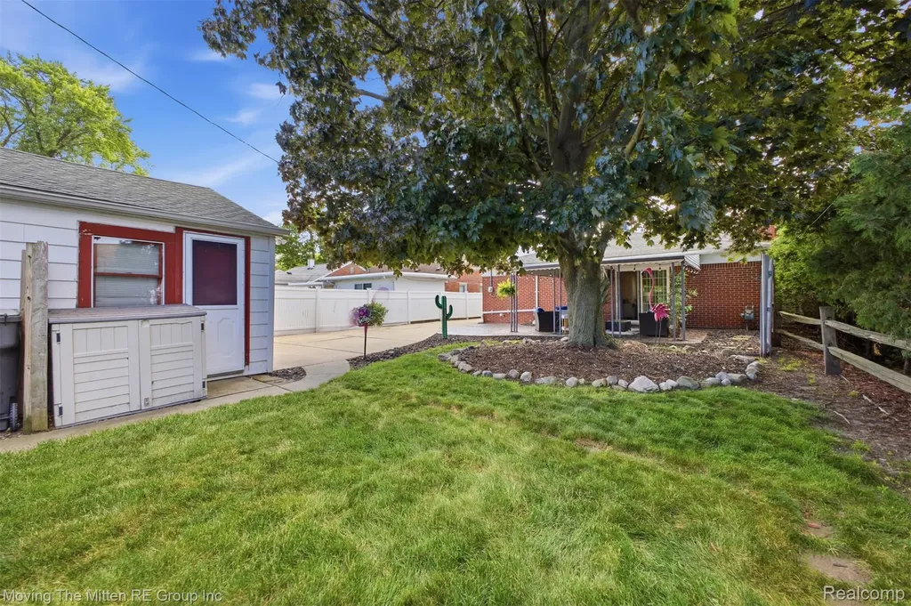 3327 Syracuse Street Dearborn City MI 48124