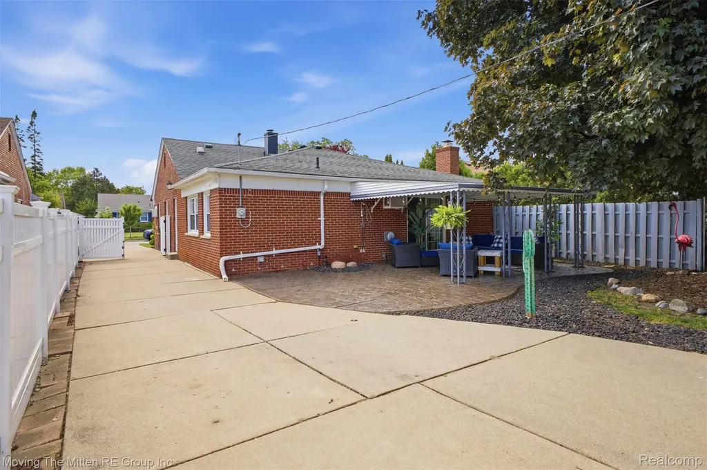 3327 Syracuse Street Dearborn City MI 48124
