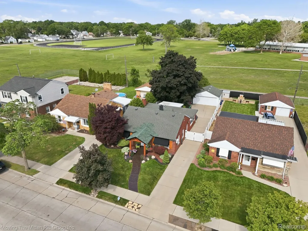 3327 Syracuse Street Dearborn City MI 48124